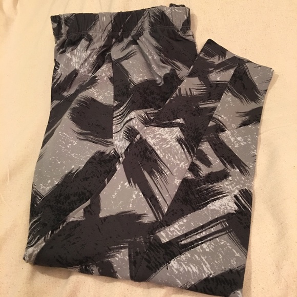 Roaman’s • Brushstroke Print Legging - Picture 4 of 7